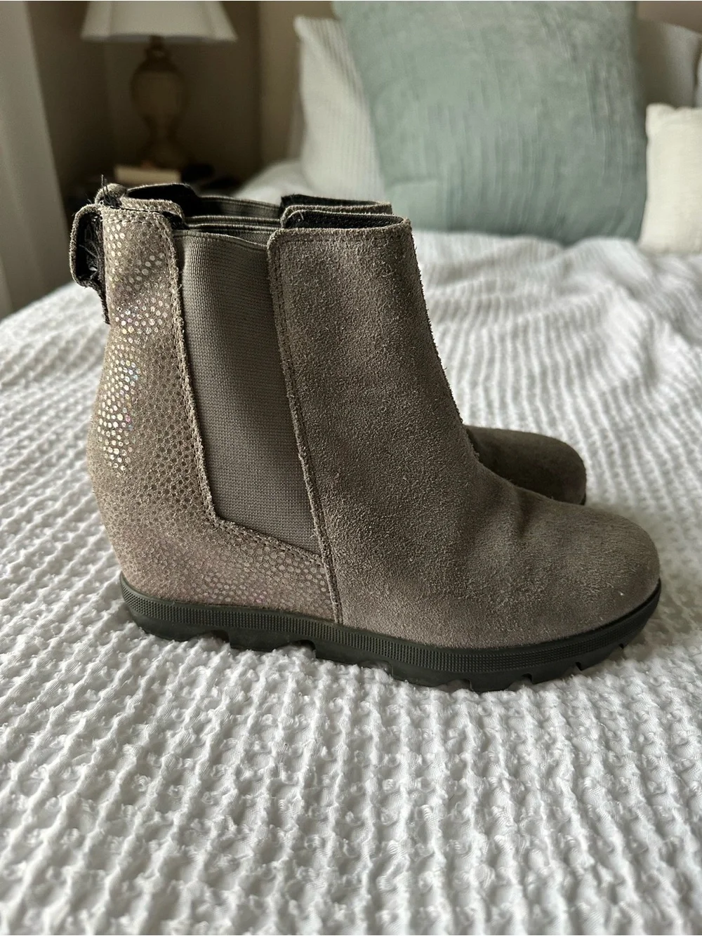 Sorel Joan of Arctic Wedge II Chelsea Boots Gray Girls 4 Women 5.5